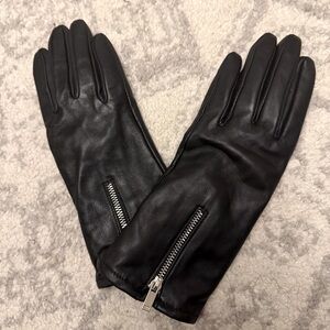 Winter leather gloves